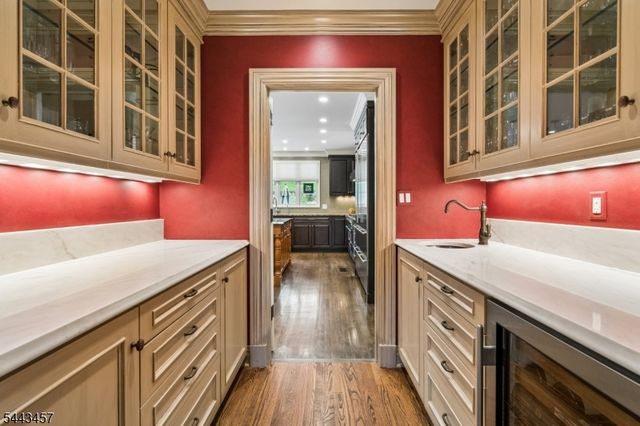 9 Canterbury Ln, Summit City, NJ 07901