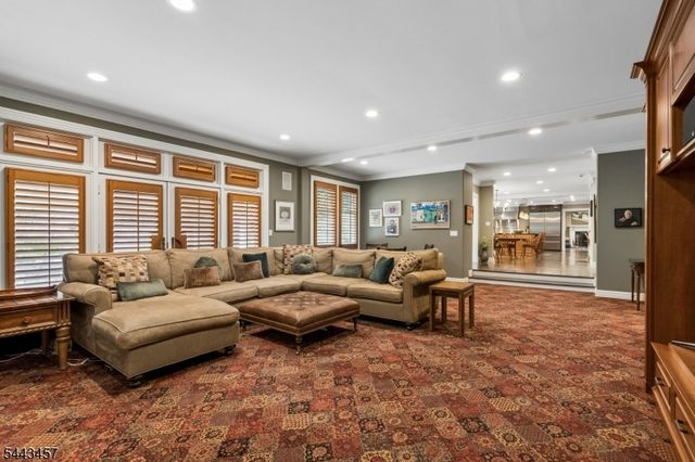 9 Canterbury Ln, Summit City, NJ 07901