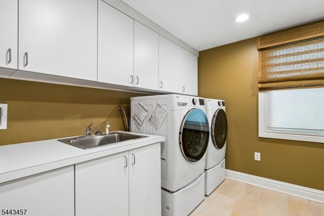 9 Canterbury Ln, Summit City, NJ 07901