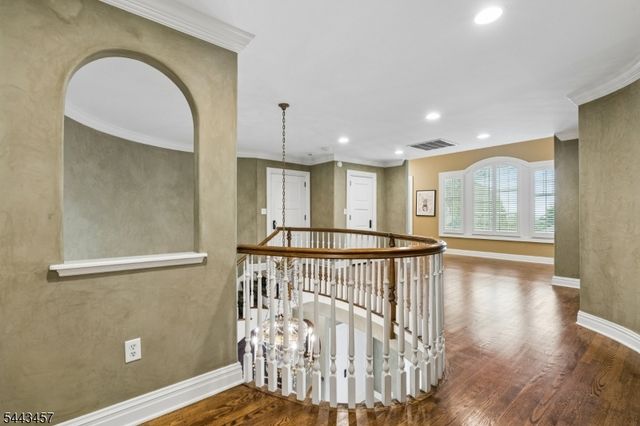 9 Canterbury Ln, Summit City, NJ 07901