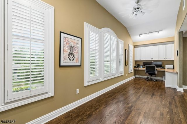 9 Canterbury Ln, Summit City, NJ 07901