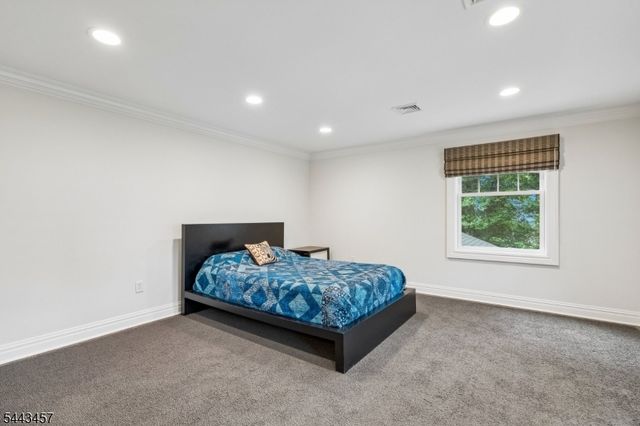 9 Canterbury Ln, Summit City, NJ 07901