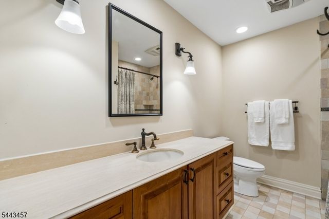 9 Canterbury Ln, Summit City, NJ 07901