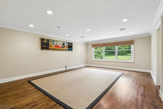 9 Canterbury Ln, Summit City, NJ 07901