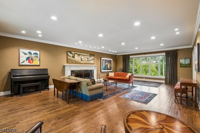 9 Canterbury Ln, Summit City, NJ 07901