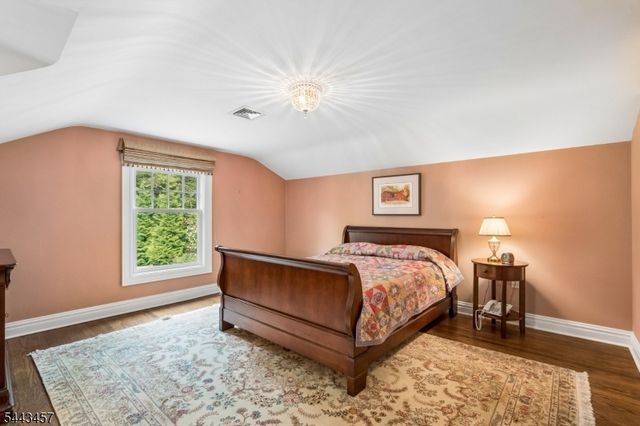 9 Canterbury Ln, Summit City, NJ 07901