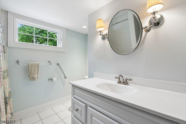 9 Canterbury Ln, Summit City, NJ 07901