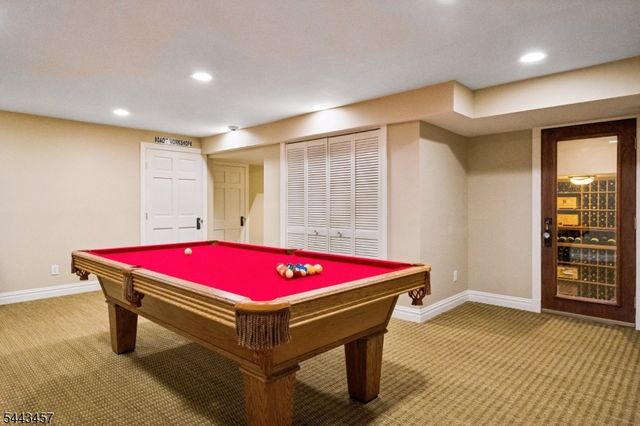 9 Canterbury Ln, Summit City, NJ 07901