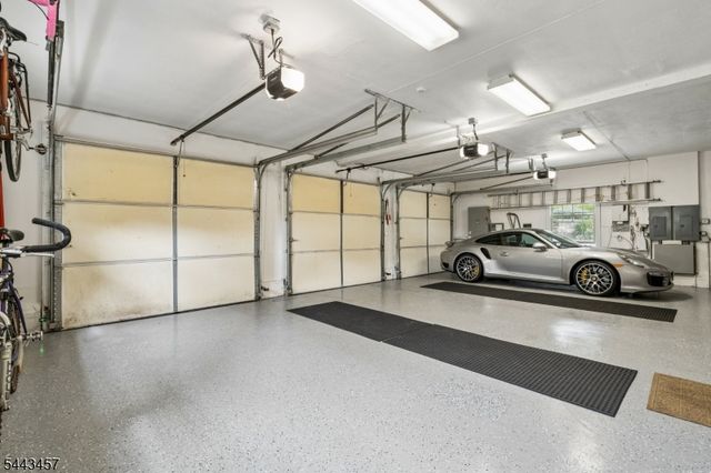 9 Canterbury Ln, Summit City, NJ 07901