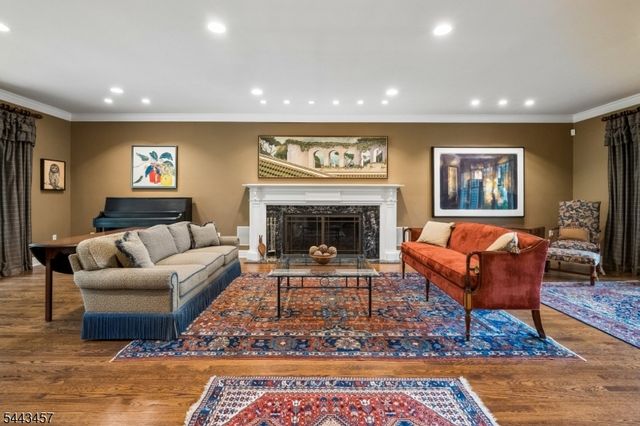 9 Canterbury Ln, Summit City, NJ 07901