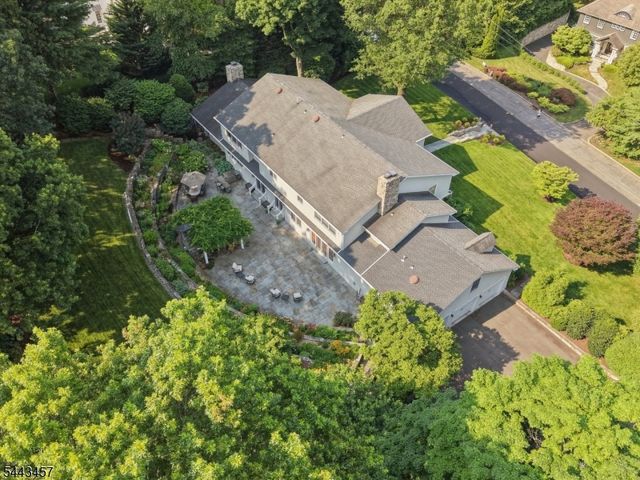 9 Canterbury Ln, Summit City, NJ 07901