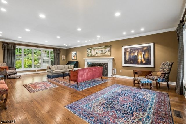 9 Canterbury Ln, Summit City, NJ 07901
