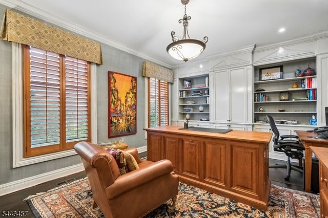 9 Canterbury Ln, Summit City, NJ 07901