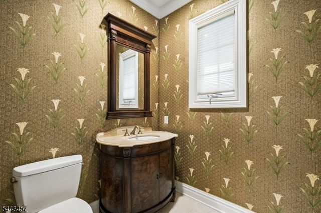 9 Canterbury Ln, Summit City, NJ 07901