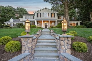 9 Canterbury Ln, Summit City, NJ 07901