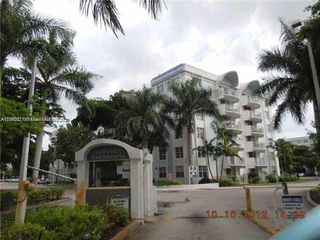 482 NW 165th St Rd A-403, Miami, FL 33169