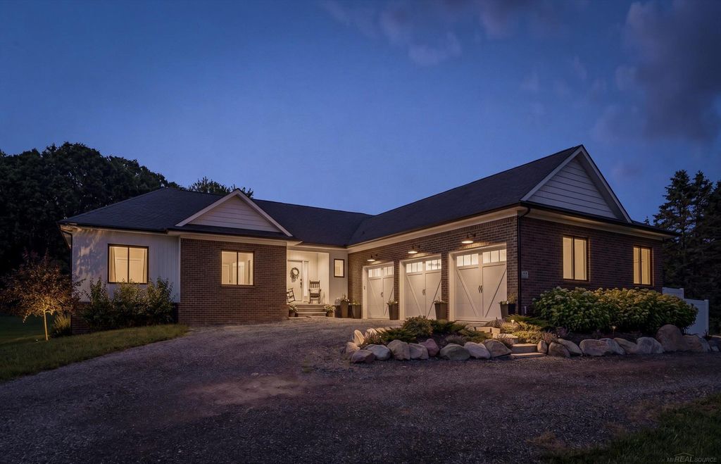 370 Windridge Lane, Brandon Twp, MI 48462