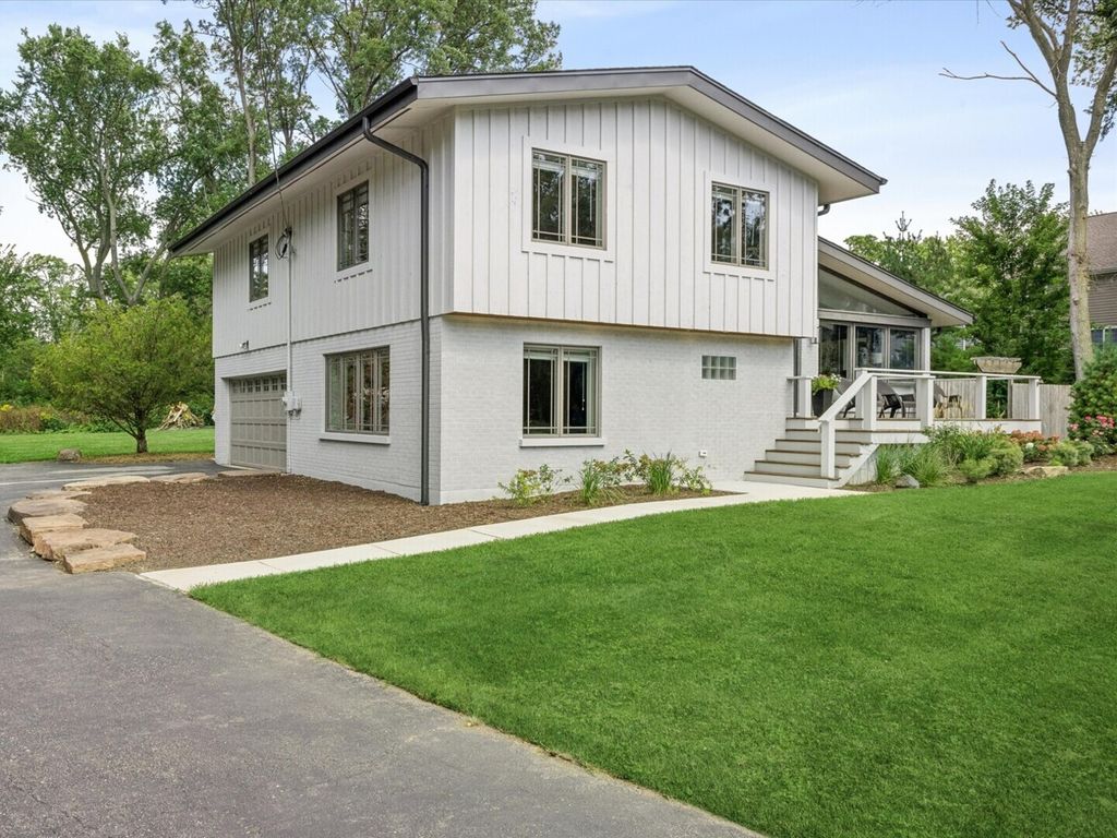 1525 W Wiesbrook Road, Wheaton, IL 60189 — photo 2