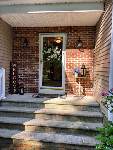 7 Stephens Court, Clinton, CT 06413
