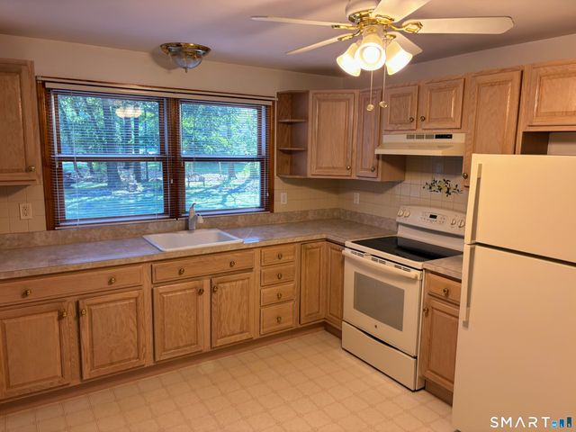 7 Stephens Court, Clinton, CT 06413