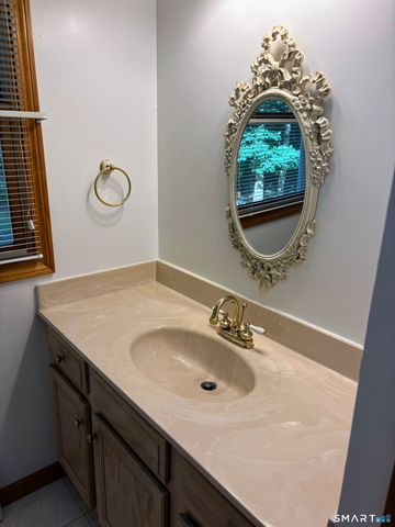 7 Stephens Court, Clinton, CT 06413
