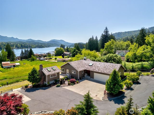 17441 Lake Terrace Place, Mount Vernon, WA 98274