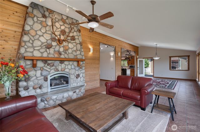 17441 Lake Terrace Place, Mount Vernon, WA 98274