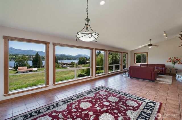 17441 Lake Terrace Place, Mount Vernon, WA 98274
