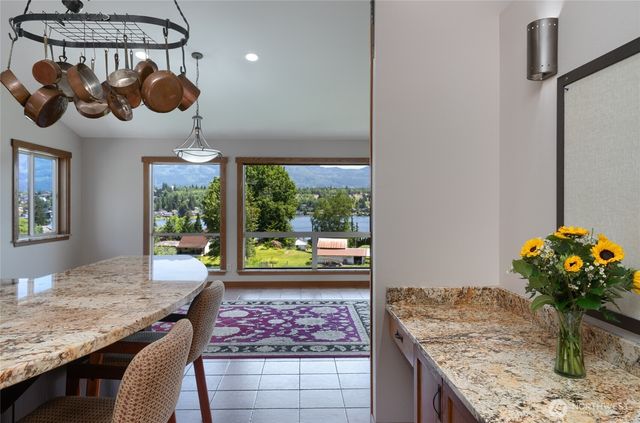17441 Lake Terrace Place, Mount Vernon, WA 98274
