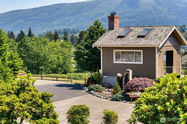 17441 Lake Terrace Place, Mount Vernon, WA 98274