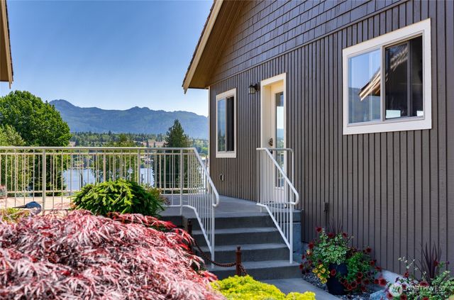 17441 Lake Terrace Place, Mount Vernon, WA 98274
