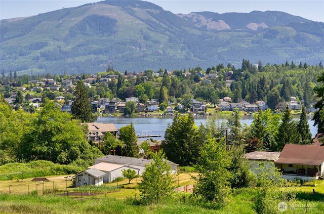 17441 Lake Terrace Place, Mount Vernon, WA 98274