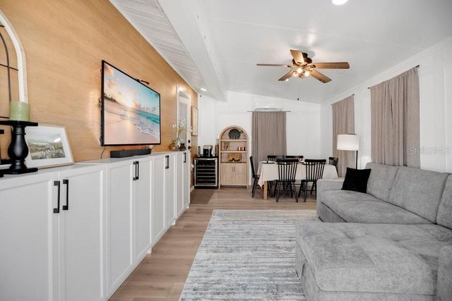 400 SHADY BANKS ROAD, Altamonte Springs, FL 32714