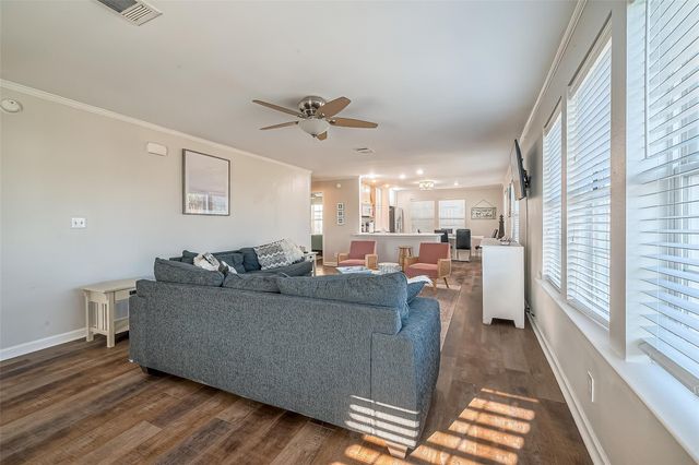 2895 Laguna Drive, Crystal Beach, TX 77650