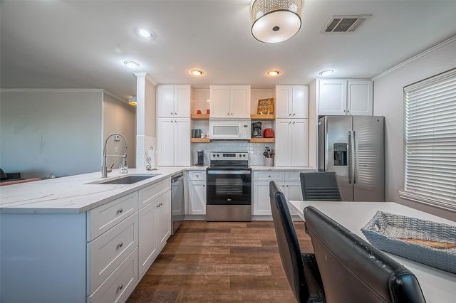 2895 Laguna Drive, Crystal Beach, TX 77650
