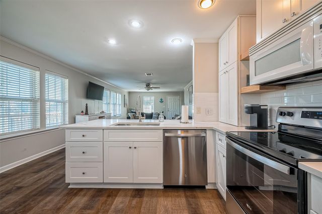 2895 Laguna Drive, Crystal Beach, TX 77650