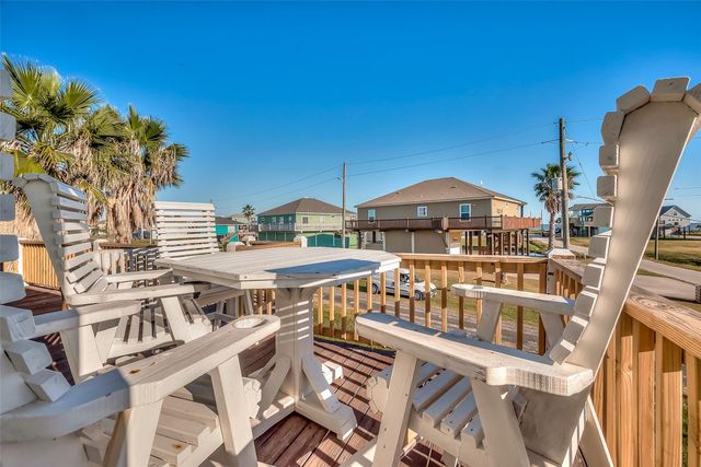 2895 Laguna Drive, Crystal Beach, TX 77650