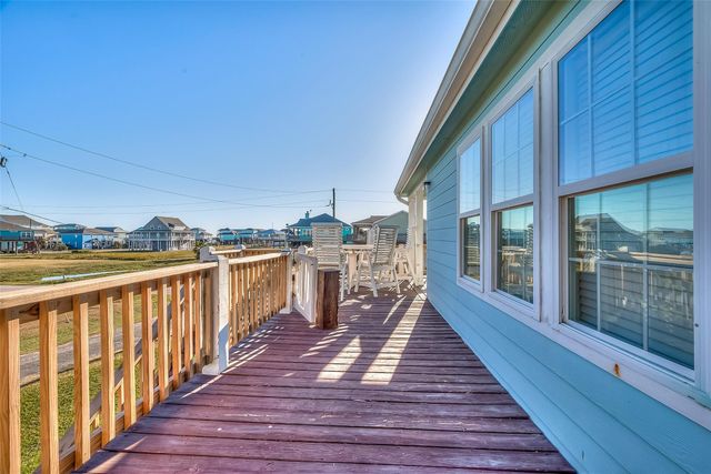 2895 Laguna Drive, Crystal Beach, TX 77650