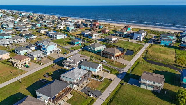 2895 Laguna Drive, Crystal Beach, TX 77650