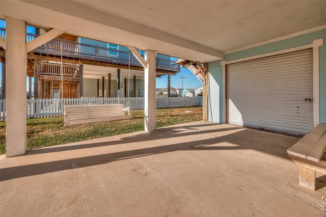 2895 Laguna Drive, Crystal Beach, TX 77650
