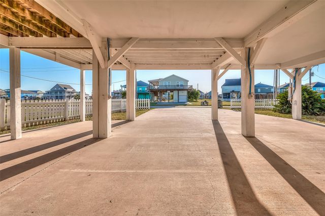 2895 Laguna Drive, Crystal Beach, TX 77650
