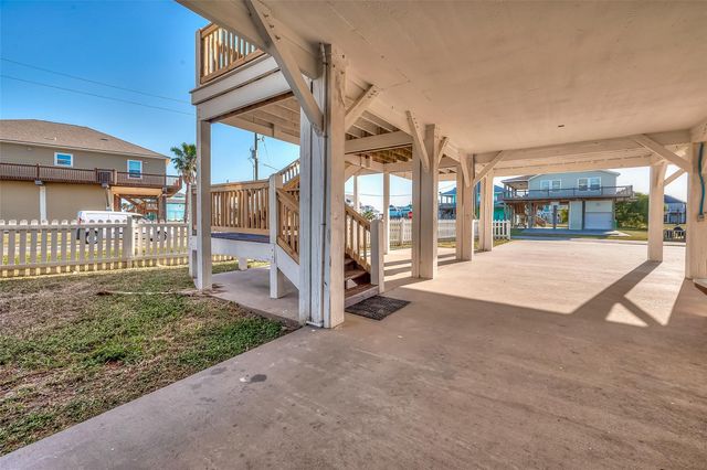 2895 Laguna Drive, Crystal Beach, TX 77650