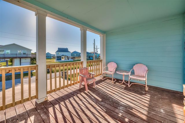 2895 Laguna Drive, Crystal Beach, TX 77650