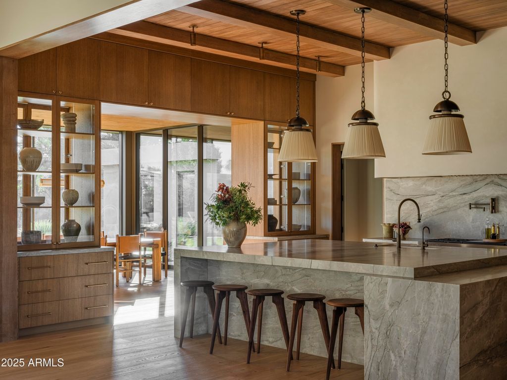 Image 11 of property listing at 8631 N AVENIDA DEL SOL --, Paradise Valley, AZ 85253