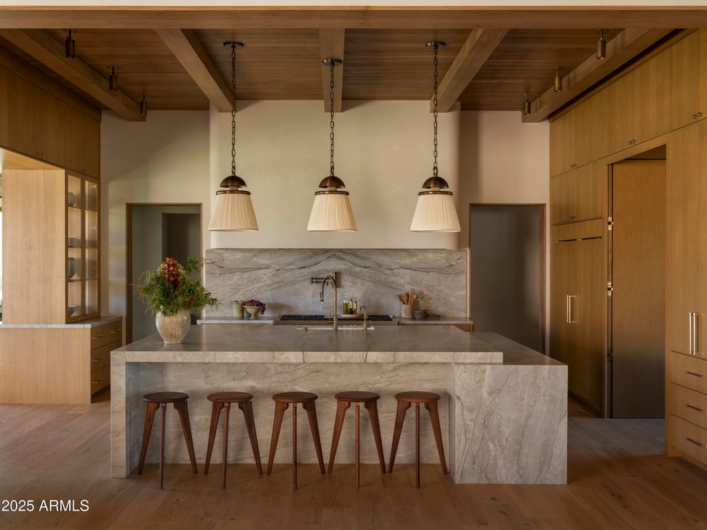 Image 13 of property listing at 8631 N AVENIDA DEL SOL --, Paradise Valley, AZ 85253