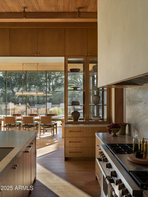 Image 16 of property listing at 8631 N AVENIDA DEL SOL --, Paradise Valley, AZ 85253