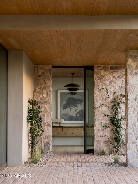 Image 2 of property listing at 8631 N AVENIDA DEL SOL --, Paradise Valley, AZ 85253