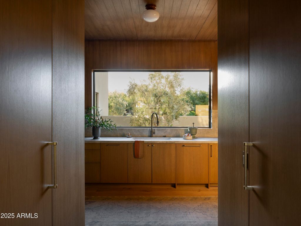 Image 21 of property listing at 8631 N AVENIDA DEL SOL --, Paradise Valley, AZ 85253