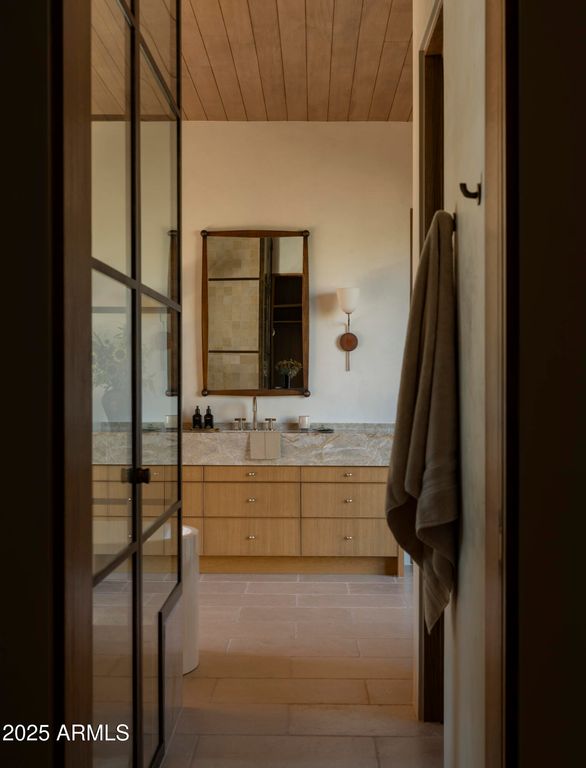 Image 32 of property listing at 8631 N AVENIDA DEL SOL --, Paradise Valley, AZ 85253