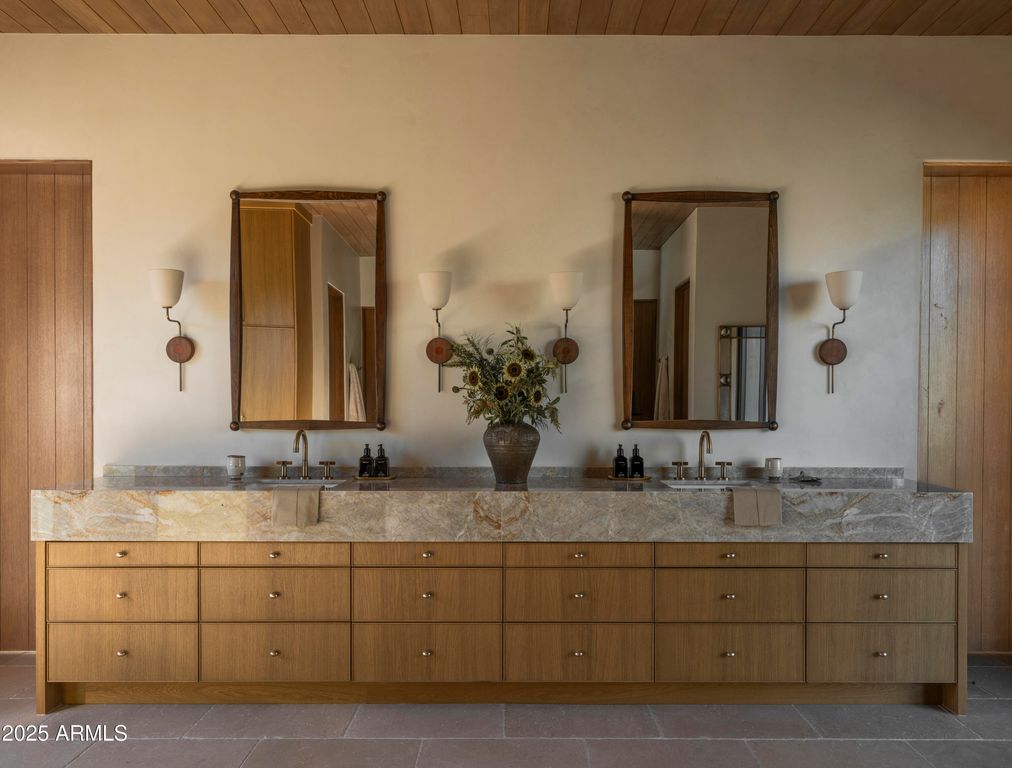 Image 34 of property listing at 8631 N AVENIDA DEL SOL --, Paradise Valley, AZ 85253